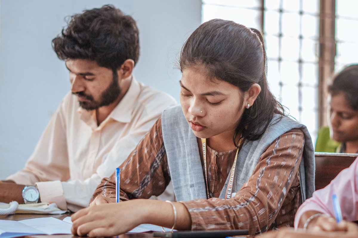 DHE_Odisha's tweet image. ଯୁବପିଢ଼ିଙ୍କ ସୃଜନଶୀଳତାର ଶୁଭସ୍ତମ୍ଭ : "ଅମୃତପିଢ଼ି ସାରସ୍ୱତ ସମାରୋହ"

@CMO_Odisha @suryabanshibjp @Culturedeptt @IPR_Odisha 

#odia #Odiapakhya  #highereducation