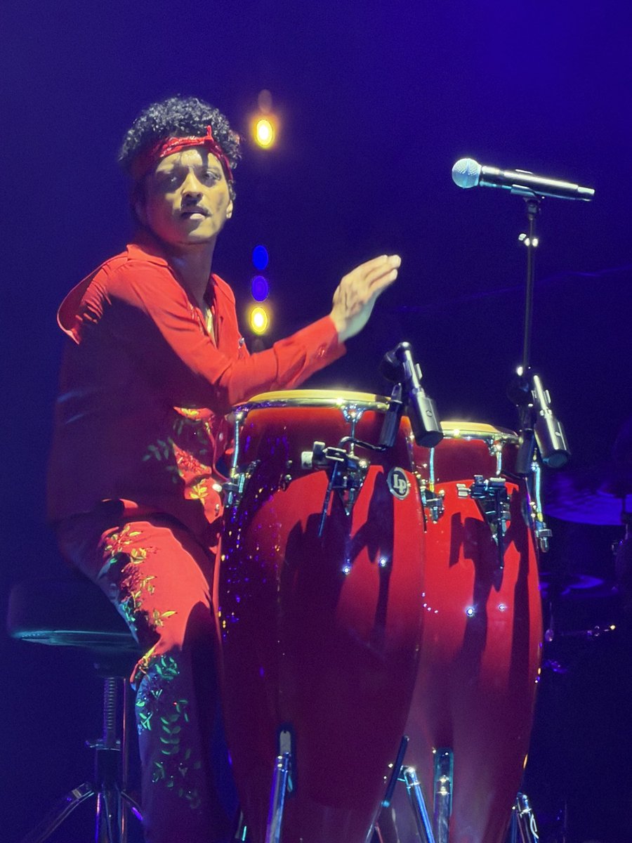 lorrain34100's tweet photo. #Brunomania🌹 pics taken by me🌹 https://t.co/53wgRl5V0T