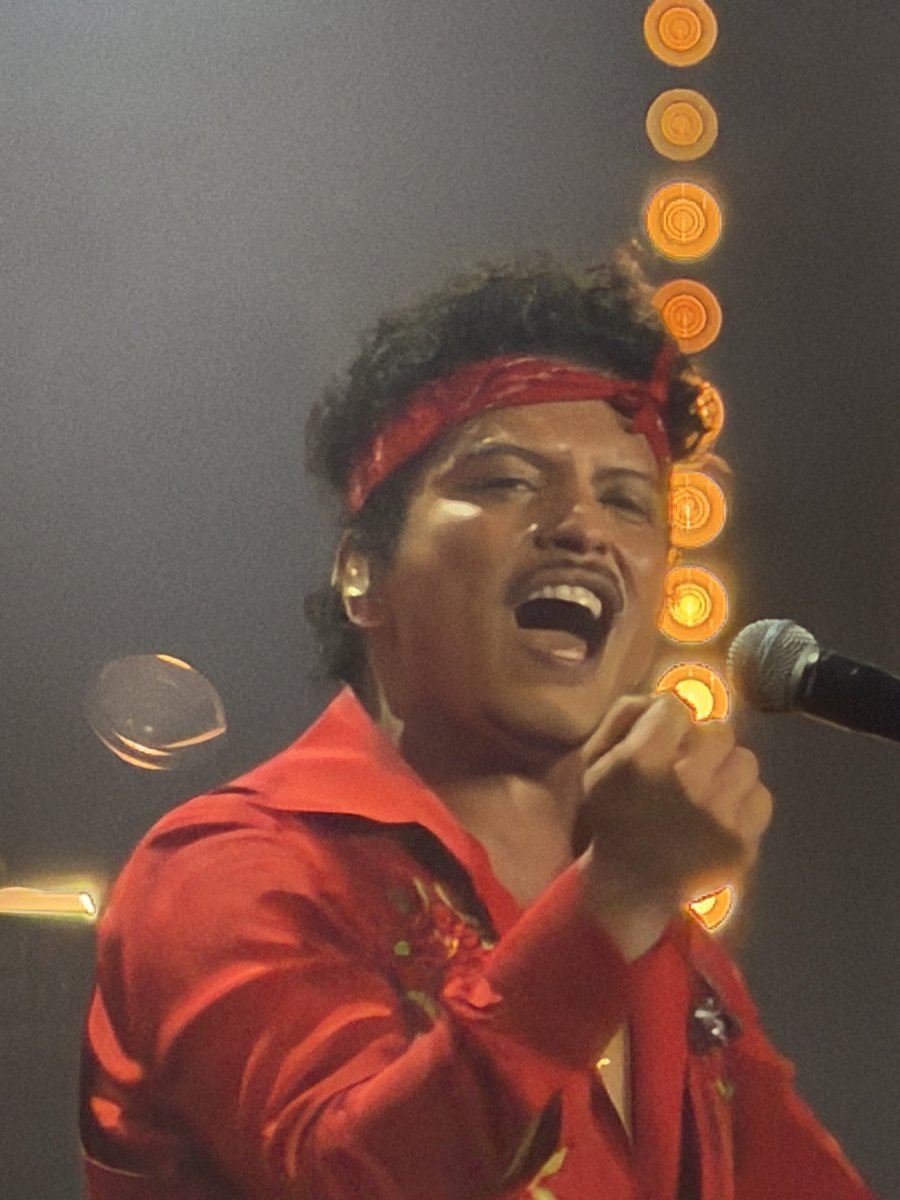 lorrain34100's tweet photo. #Brunomania🌹 pics taken by me🌹 https://t.co/53wgRl5V0T