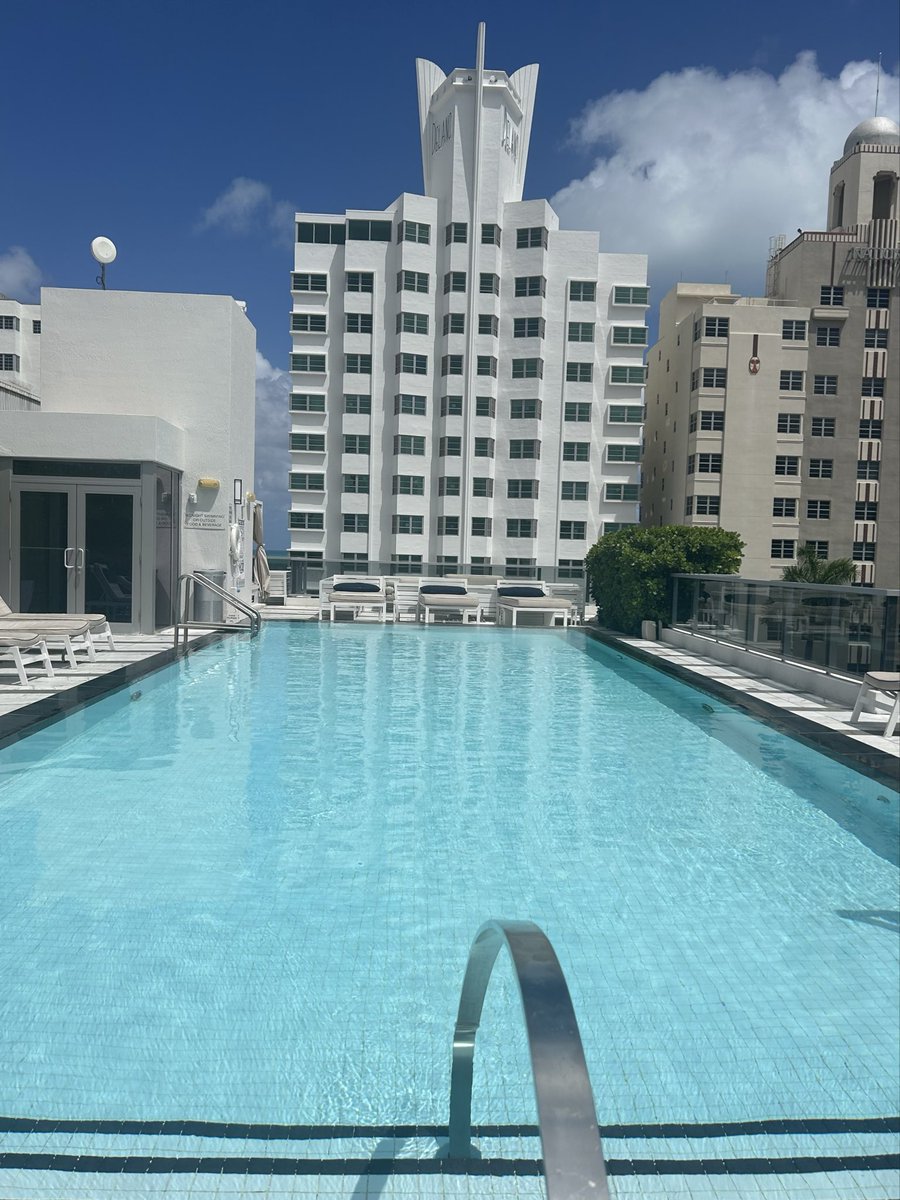 Jane_Arthur_'s tweet image. It’s great to be back 🌴☀️ #MiamiBeach