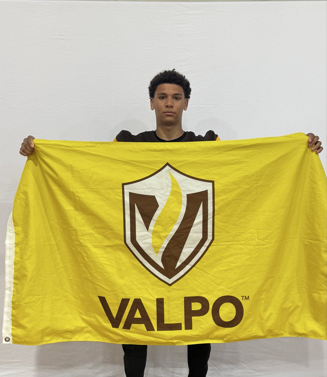 Landon_Paredes's tweet photo. Had a great day at @valpoufootball thank you @Coach_RJG for the invite to tour the campus and watch practice!
@PrepRedzoneIL @EDGYTIM @VJA_FOOTBALL https://t.co/xdvQVA0npG