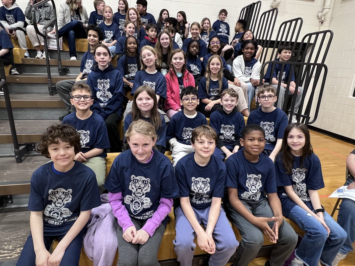 Chelsea_Tigers's tweet image. Congratulations to our DARE graduates! We are very proud of you! #WeAreChelsea #LightsCameraAction