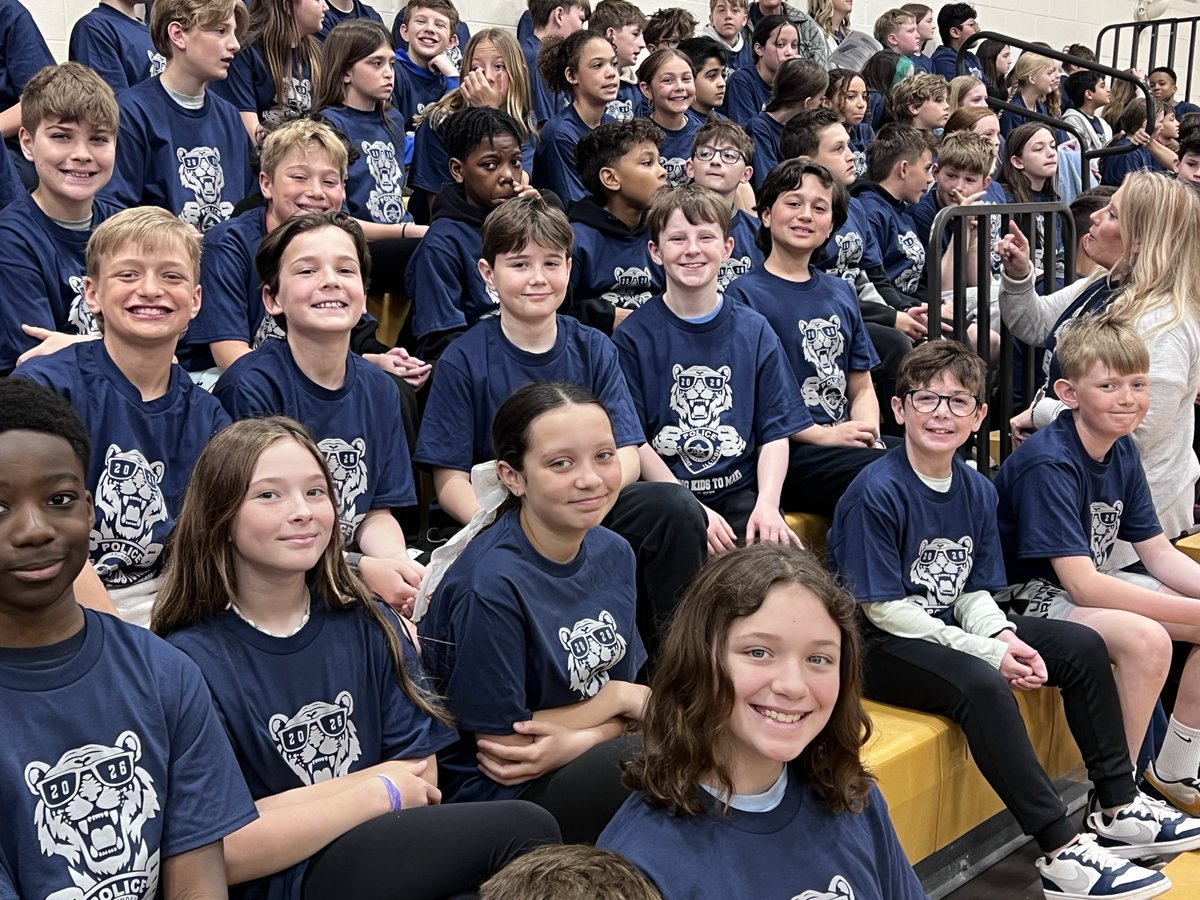 Chelsea_Tigers's tweet image. Congratulations to our DARE graduates! We are very proud of you! #WeAreChelsea #LightsCameraAction