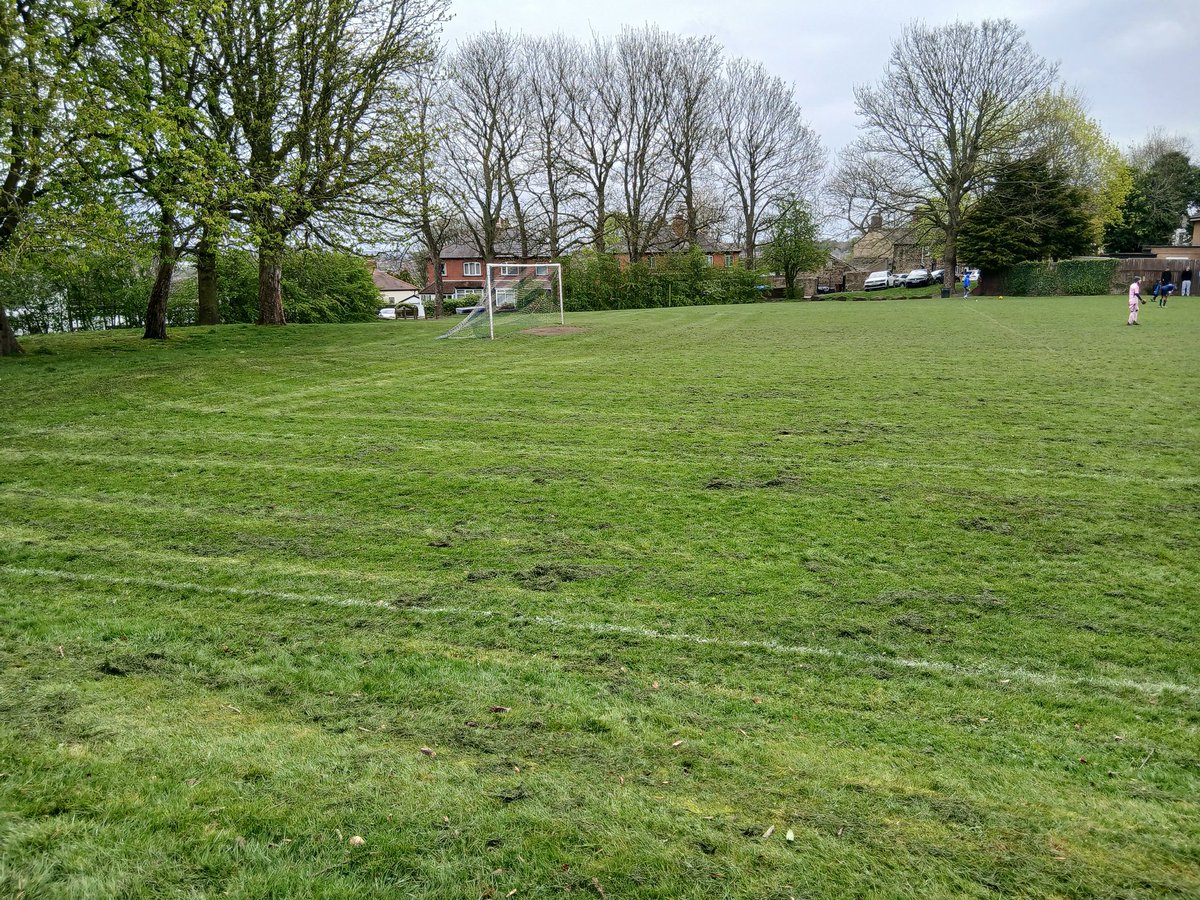 KennyHa05511109's tweet image. Old Farnley 4 Drighlington Juniors 1

Another entertaining game in the Saturday Morning league and a new ground to boot!

Old Farnley deservedly won and it should have been by a bigger margin. 

#groundhopping
#nonleaguefootball
#grassrootsgame
