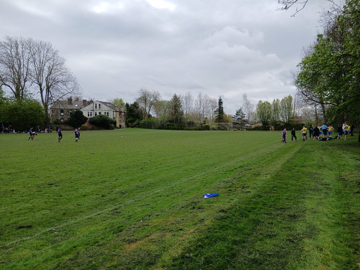 KennyHa05511109's tweet image. Old Farnley 4 Drighlington Juniors 1

Another entertaining game in the Saturday Morning league and a new ground to boot!

Old Farnley deservedly won and it should have been by a bigger margin. 

#groundhopping
#nonleaguefootball
#grassrootsgame