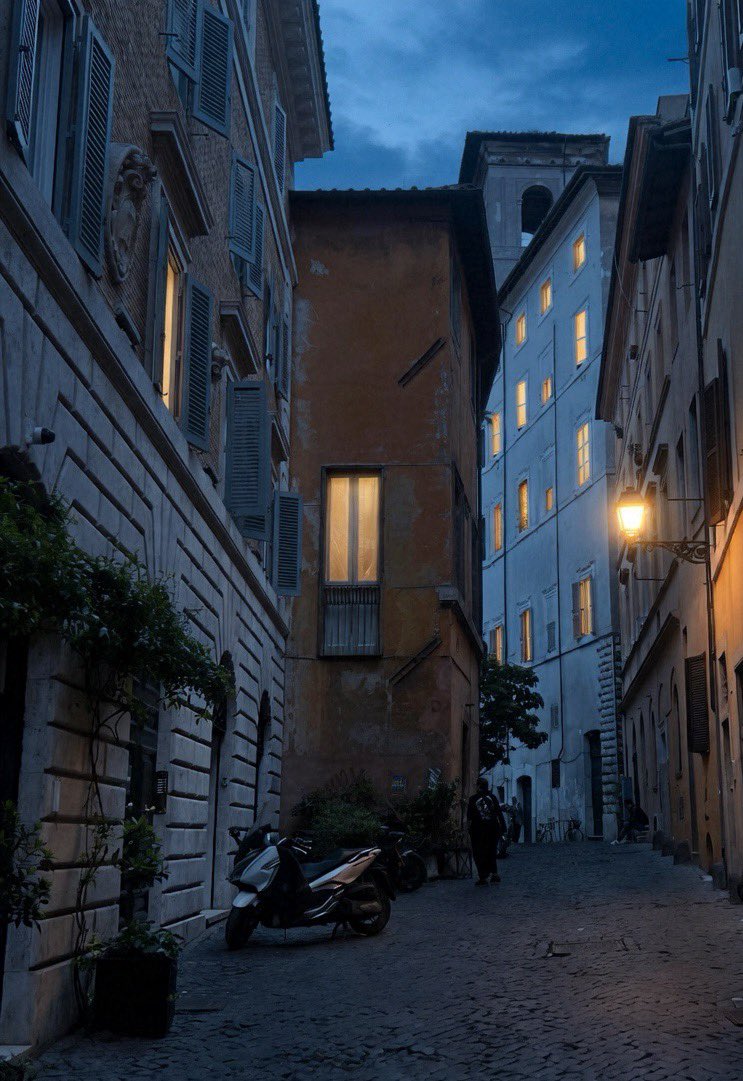 MinervaArmata's tweet image. Tra il lusco e il brusco 
#Roma Via della Vetrina
#buonaserata #goodnight