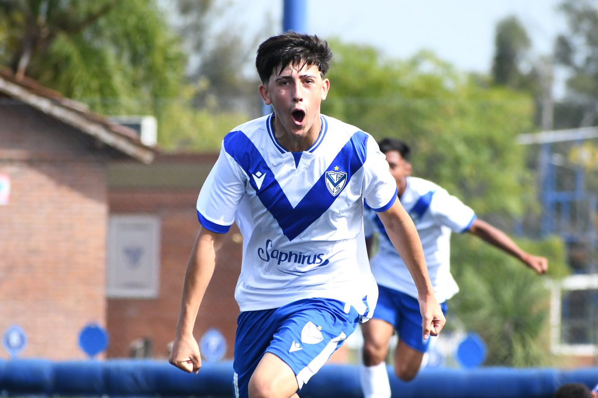 ✅ En la Villa Olímpica, la Novena División, se impuso ante Banfield por 1-0, para seguir por la senda ganadora.

⚽️ El gol que le dio el triunfo al equipo de Gamal Sarquis lo convirtió Dylan Giménez.

#JuegaLaFáVrica 🏭