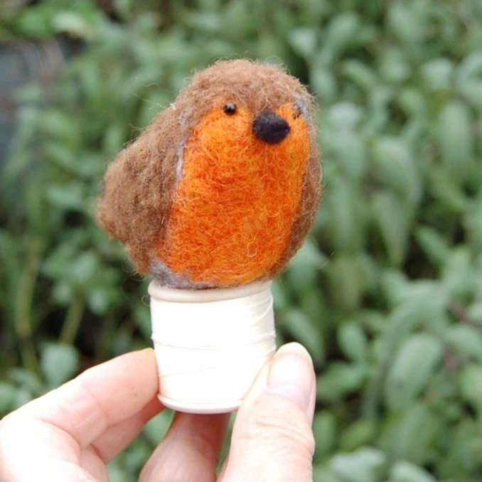 Yorkshireharec1's tweet image. Handmade Needle Felt Robin on a Bobbin Sculpture ebay.us/m/rfaGWa #eBay via @eBay_UK