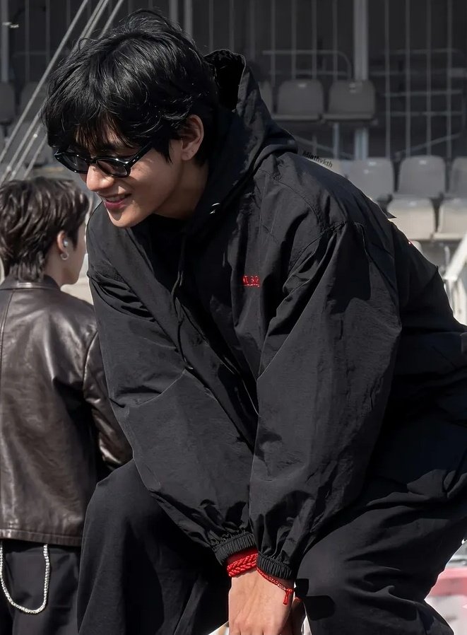 Kim Taehyung (BTS) tweet media