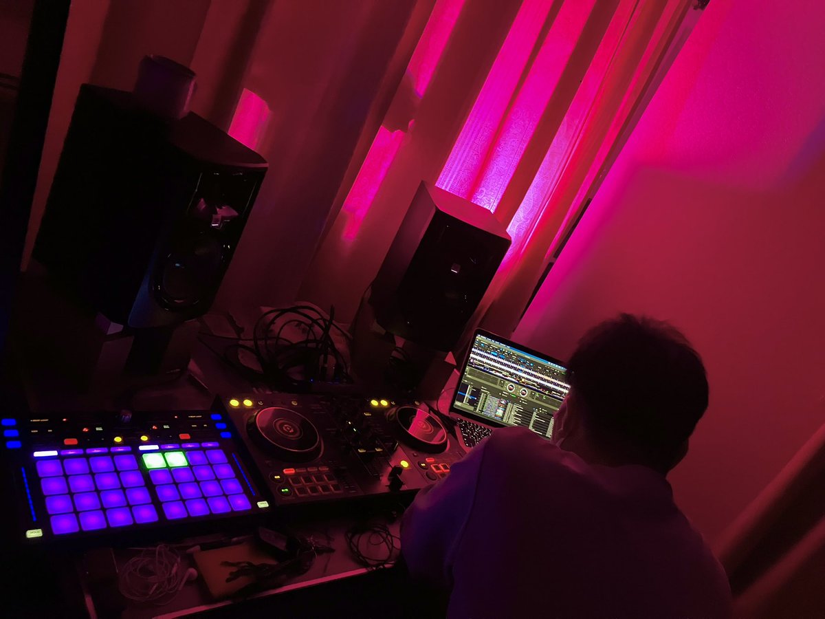 あごげ tweet media