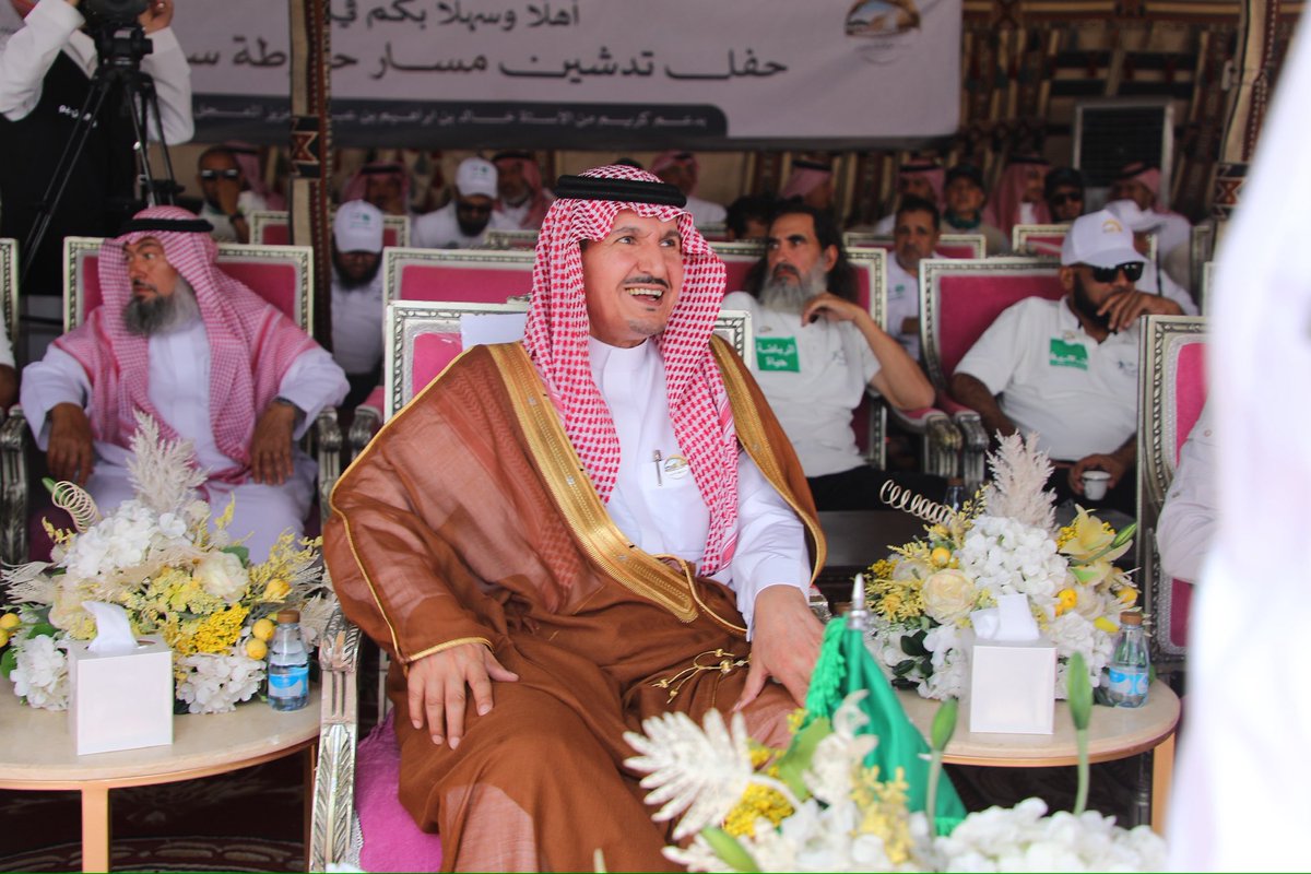 hotah_events's tweet photo. سعادة رئيس مركز حوطة سدير أ.فهد الزكري، ومعالي الأستاذ عبدالله القويز رئيس مجلس إدارة جمعية @darb_org 
يرعون حفل تدشين مسار حوطة سدير للهايكنق بمنتزه الامالح البري بحوطة سدير، وسط حضور أكثر من 300 مشارك https://t.co/trj4cLV0et