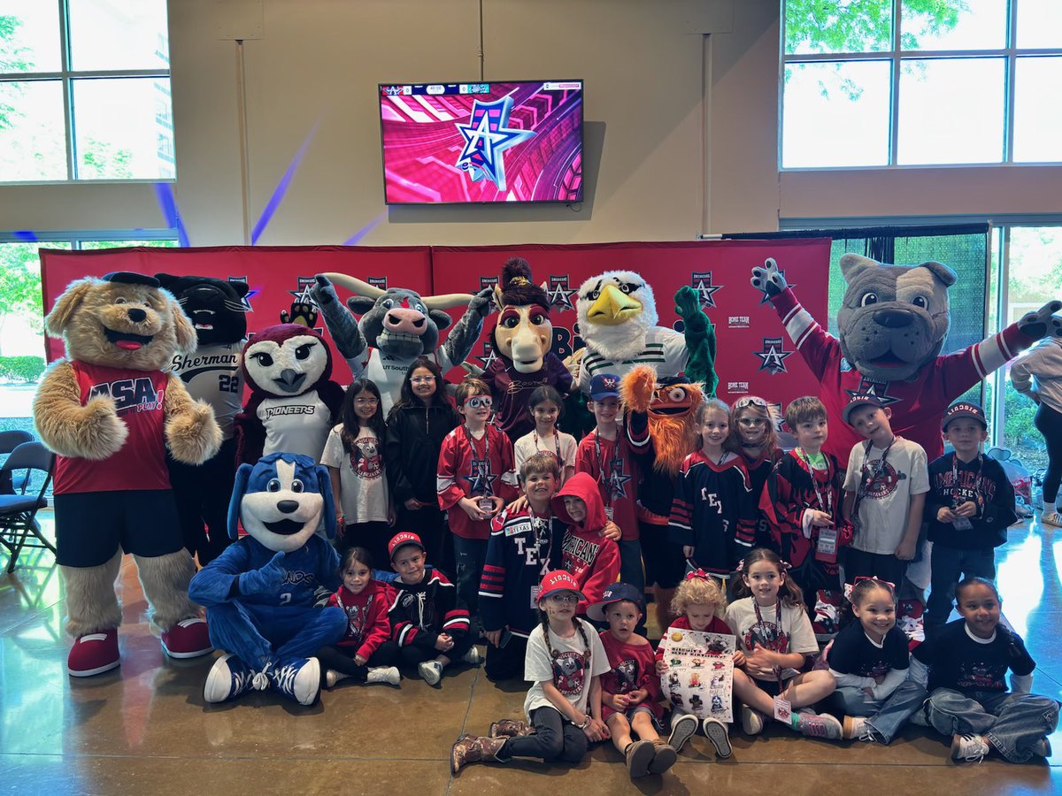 bestechlmascot's tweet image. My pregame VIP Kids Club Party yesterday with Biscuit’s Icebreakers was a whole vibe! We had a blast! #GoodTimes #MoreBirthdayFun