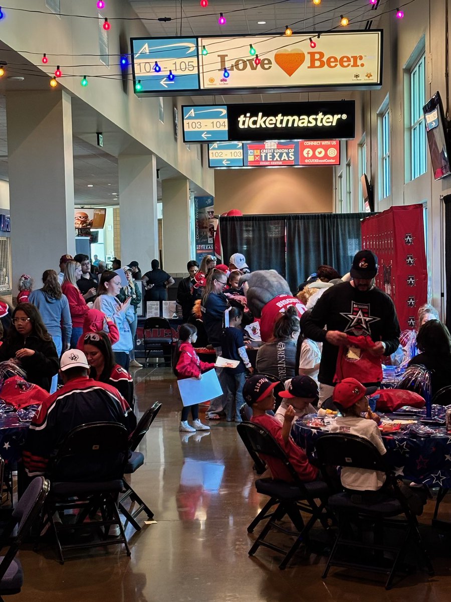 bestechlmascot's tweet image. My pregame VIP Kids Club Party yesterday with Biscuit’s Icebreakers was a whole vibe! We had a blast! #GoodTimes #MoreBirthdayFun