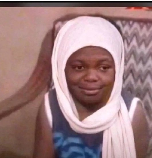 Person wey dey date Aryl starr no go even dey feel this economy.  He fit pick nosemask wey fit run up and down for him babe for road sef.