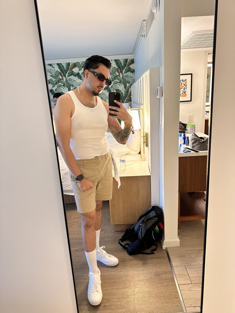 toneeoh24's tweet photo. Coachella day 1 https://t.co/ZiMGO32Mol