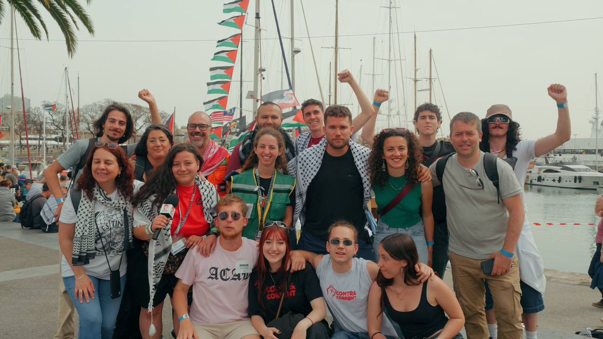 PabloCastilla00's tweet photo. Here we go again.

La @gbsumudflotilla torna a navegar. Barcelona torna a respondre. Perquè la causa del poble palestí és la de tots els explotats i oprimits del món.

Aturem l'ofensiva imperialista, el genocidi i el rearmament.

Socialisme o barbàrie. https://t.co/WheVHKbhwC
