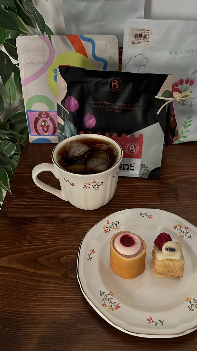rawank151's tweet photo. أجمل اثنين بحياتي توقي والقهوة☕️🧸🤍 https://t.co/T0N3rpLKM9