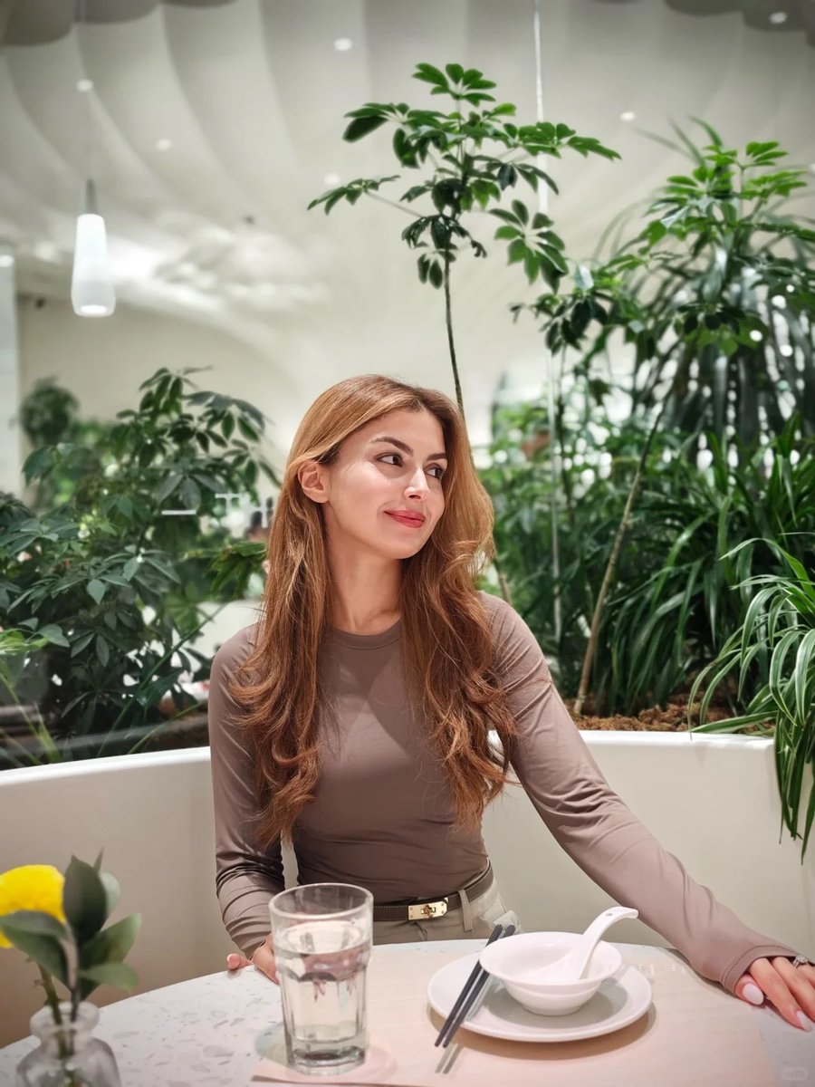 Ella tweet media