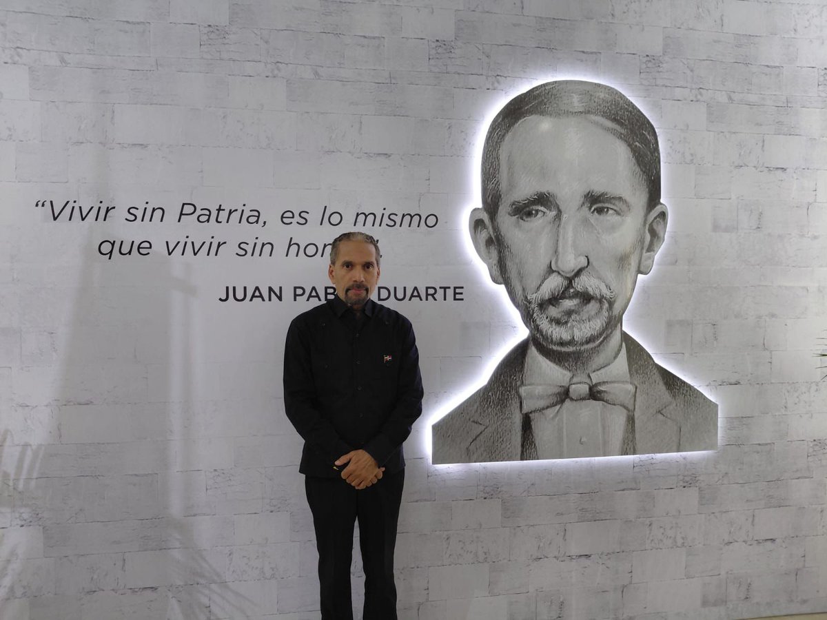 CPEPRD's tweet photo. @BancoCentralRD es sinónimo de economía saludable y positiva, apoyo y promoción de nuestros valores culturales y patrióticos🇩🇴Homenaje a Juan Pablo Duarte en el museo numismatico y filatélico de la institución🇩🇴Confianza y crecimiento económico con el corazón💙de la Patria🇩🇴 https://t.co/AtuCR33z7U
