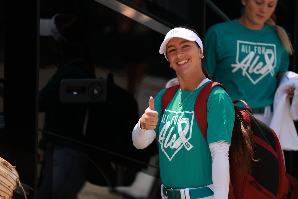 AggieSoftball's tweet image. Ready to go for day ✌️

#GigEm | #AllforAlex 🦋