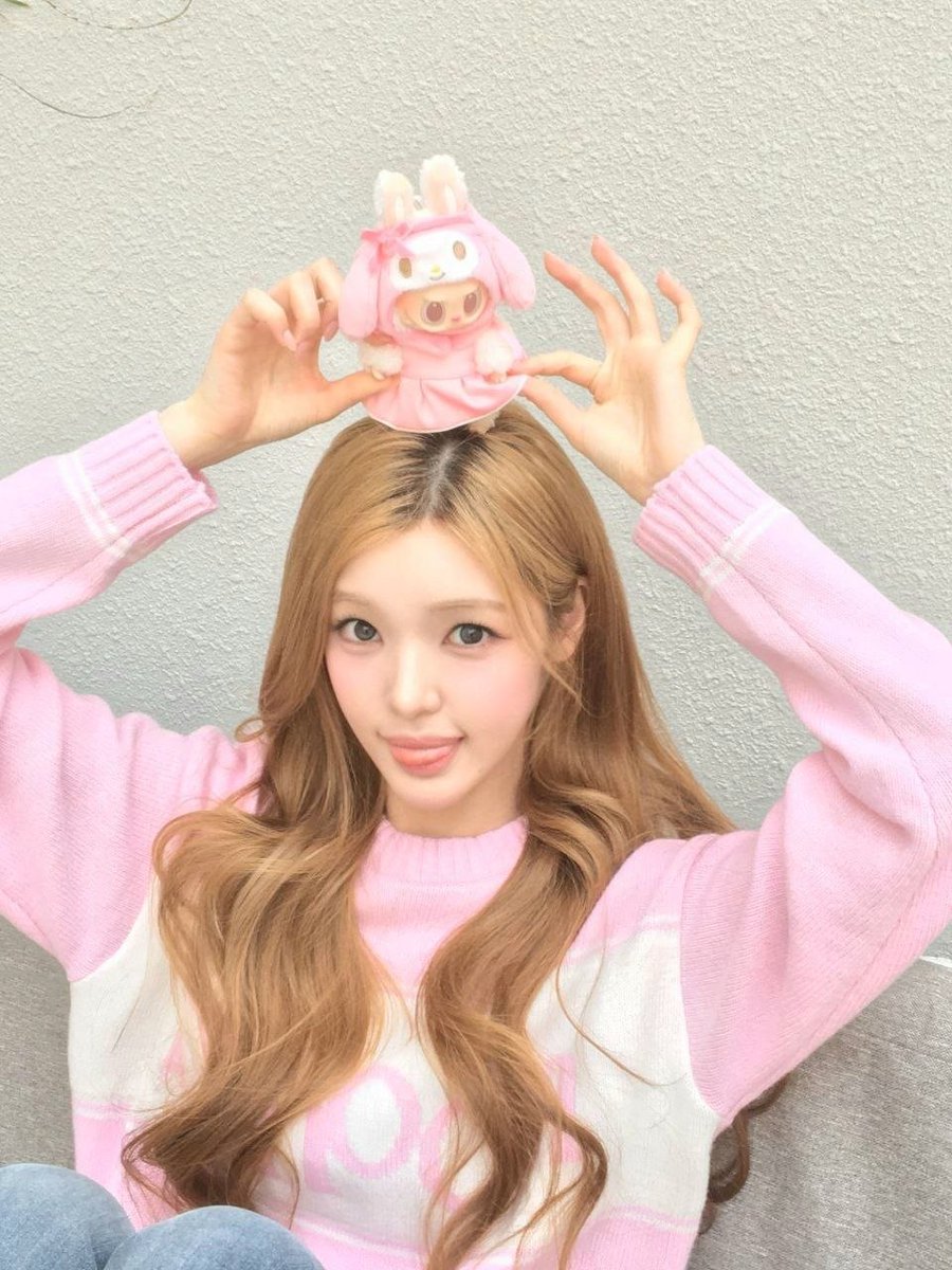 Ywoha's tweet photo. ( 마음의눈 ♥︎  /  ... new friends are always welcomed, especially the ones that come in pink tinted colors (mwahmwah!:3) https://t.co/CjDE0n1V0t