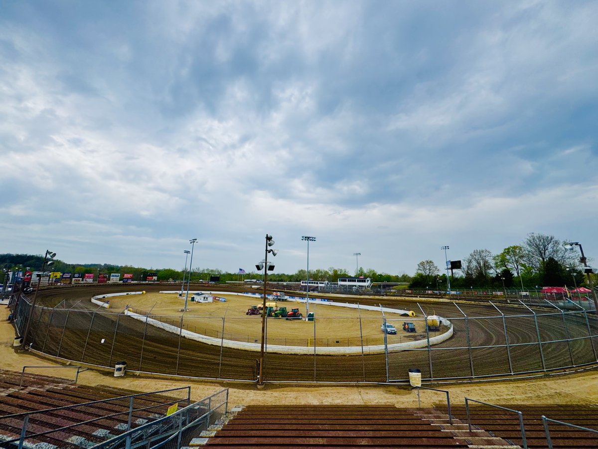 Retweet if you’re ready for another night of Sprint Cars at <a href="/I55Raceway/">I-55 Raceway</a>
