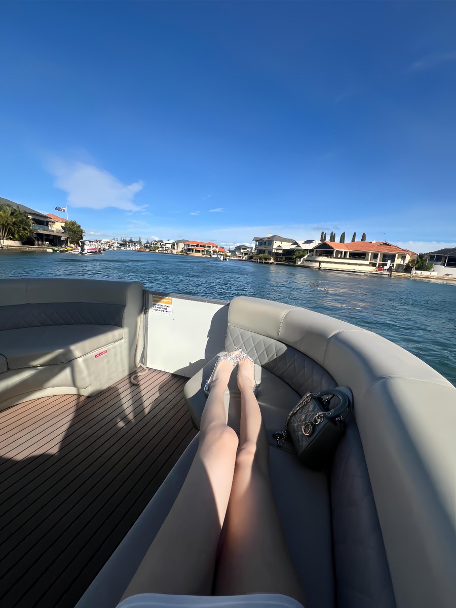 Doreenvhh's tweet photo. Feel the sea breeze. https://t.co/vmmOOMRTKu