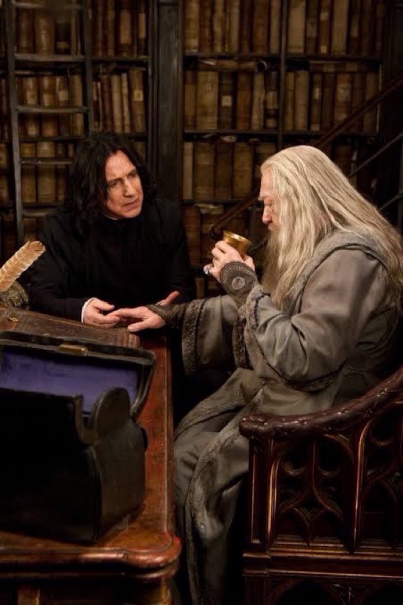 TheDailyHPotter's tweet photo. Two legends, one photo 🥹 https://t.co/XIuCjPT3Tx