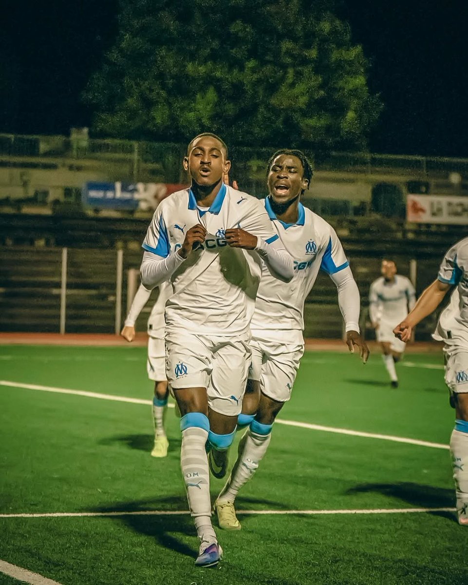 LaMinuteOM_'s tweet image. 🚨 La Pro 2 de l'OM remporte l'Olympico des réserves en National 3 ! ✅

Victoire 2 à 1 contre Lyon, ce samedi soir : buts de Nouhoum Kamissoko et de Tadjidine Mmadi. ⚽️

Les Marseillais sont toujours dans la course pour la montée. 🔝

#TeamOM #National3