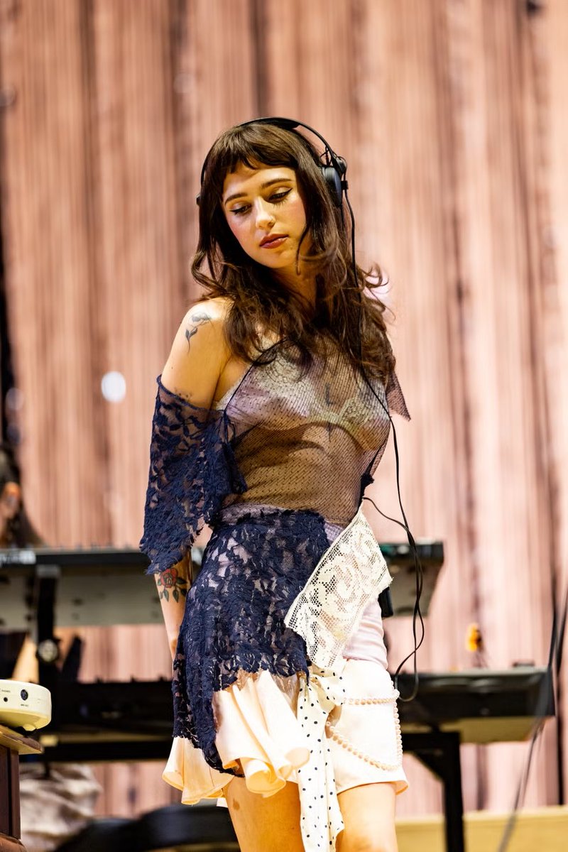 Daily Clairo tweet media