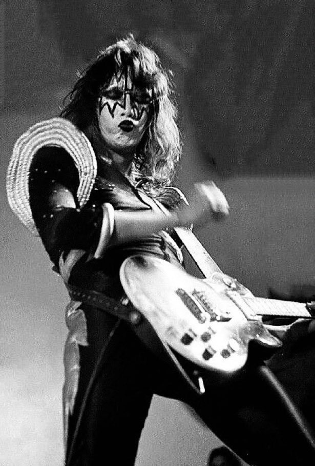 kpfresh1's tweet photo. “Ace Frehley!!! Lead guitar!!!” @PaulStanleyLive @genesimmons @JasonGallardo @oreilly730 #kissarmy https://t.co/qowZzukDwo