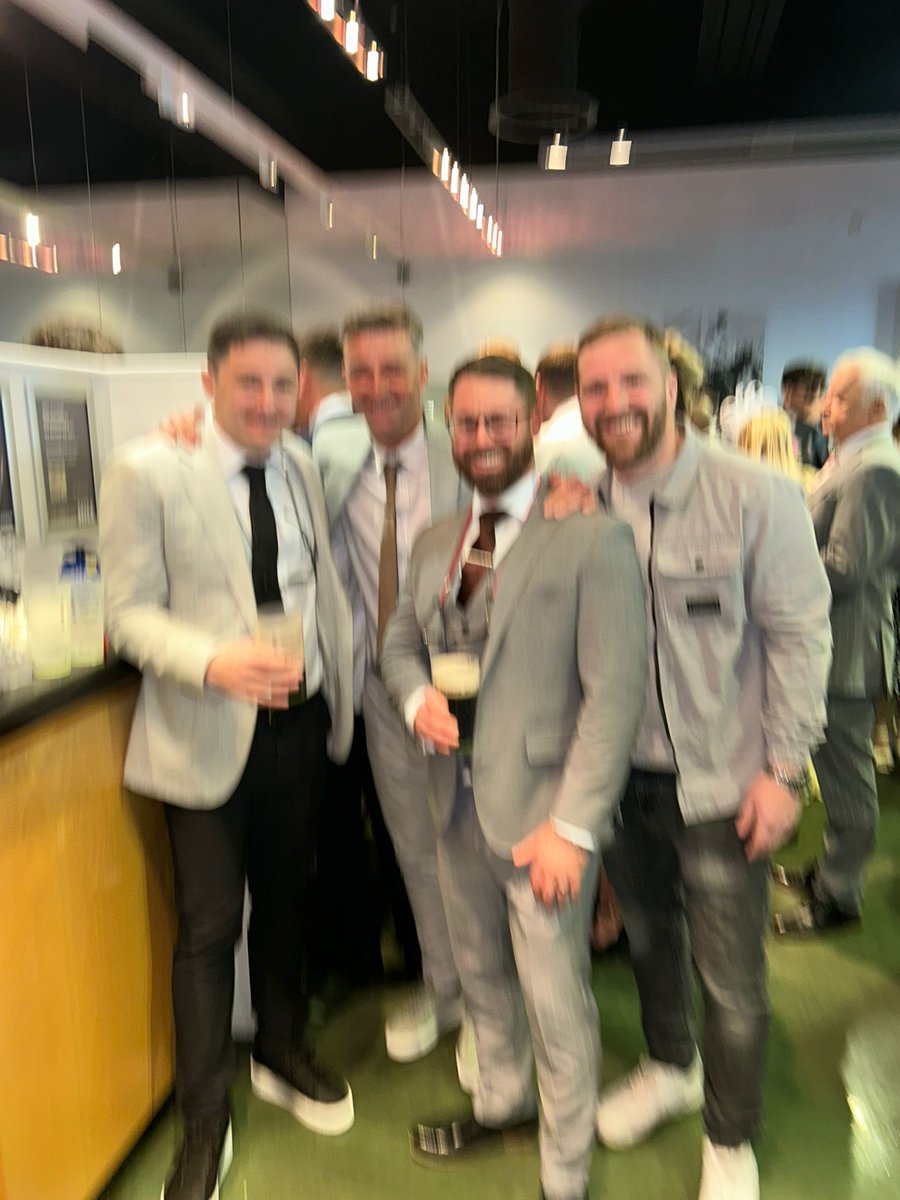 Belting day out with the missus <a href="/SamKayTi/">Sam</a>  <a href="/AintreeRaces/">Aintree Racecourse</a>

After speaking Horses for the last 3 years finally got to meet up with <a href="/BlackJacKetchum/">BJK</a>

Belting lad and a good laugh 💥💪