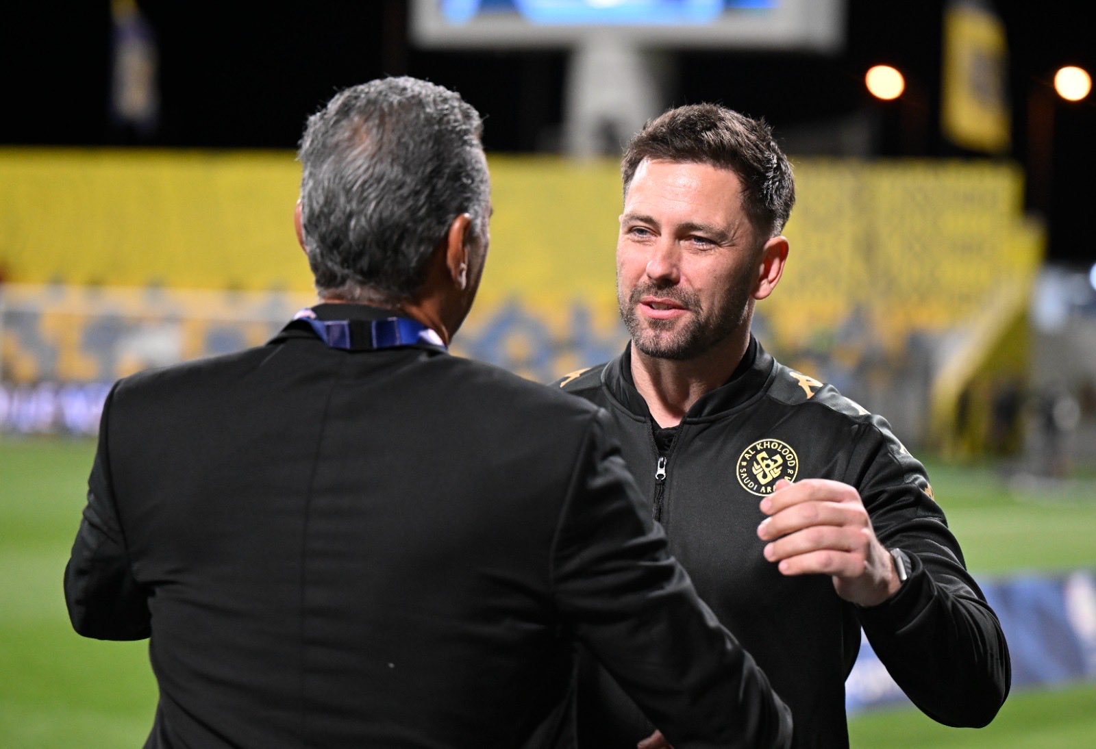 ديس باكنغهام مدرب فريق الخلود في المؤتمر الصحافي: -في النهاية الفريق جيد وليس خط الدفاع ونحن نعاني من نقص في العناصر ولكن علينا مجاراة الظروف في المباراة. -لو قارنا مثلا اللاعب سلطان الشهري العام الماضي نجده لعب 400 دقيقة تقريبا بينما حتى الآن في هذا الموسم لعب قرابة 1200 دقيقة وفي النهاية علينا أن نمنحه بعض الراحة. #التعاون_الخلود 