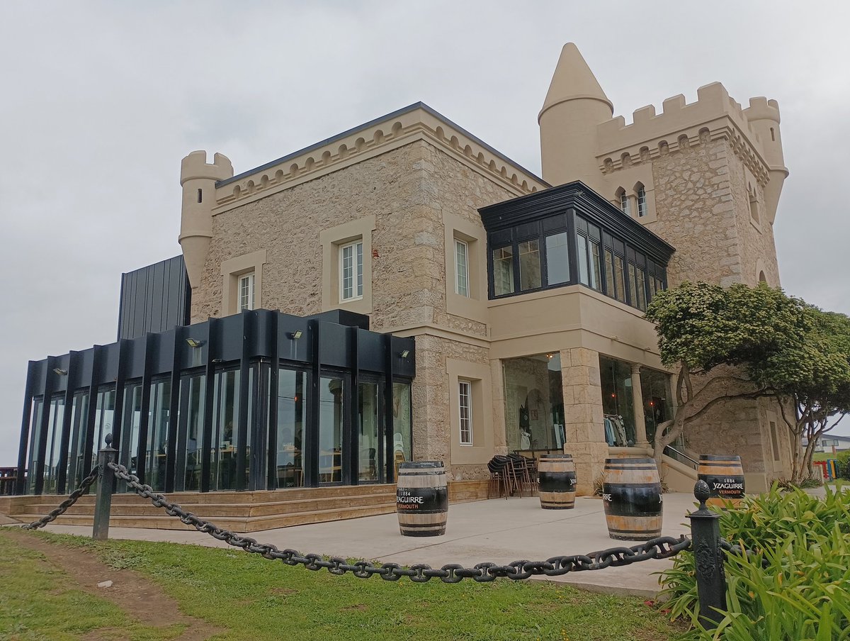 josefuentesdp's tweet image. Hora de disfrutar de la cerveza en el castillo de los Locos