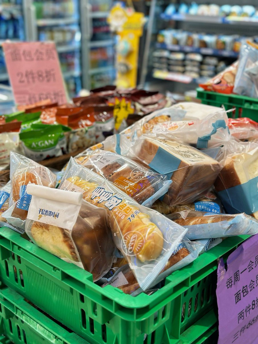 DEEPESH8836's tweet image. Stock up for weekend wins! Our store’s got all your snack, drink u0026 daily essentials—from fresh coffee to crispy chips, cold sodas to quick bites. Grab ‘em before they’re gone! #ConvenienceStore #WeekendPrep