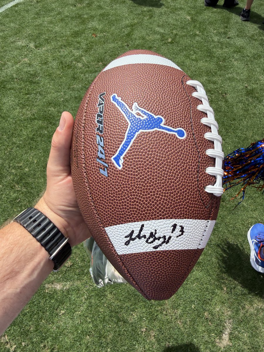 Travis 🤙🏼 tweet media