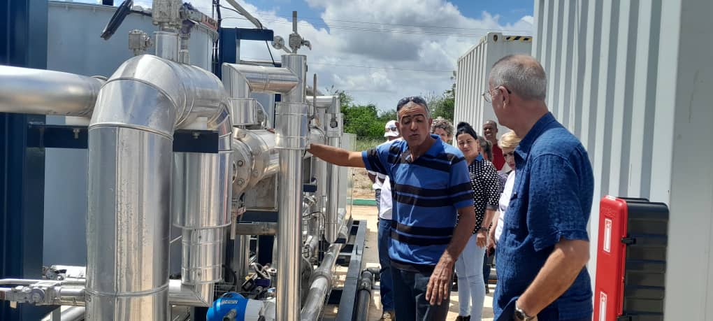 El titular del <a href="/MEP_CUBA/">Ministerio de Economía y Planificación de Cuba</a> junto a las autoridades del municipio Martí, y representantes del #PNUD, chequeron los trabajos para poner en marcha próximamente el primer biodigestor y la planta de biometano que abastecerá a ómnibus para beneficios de la población.