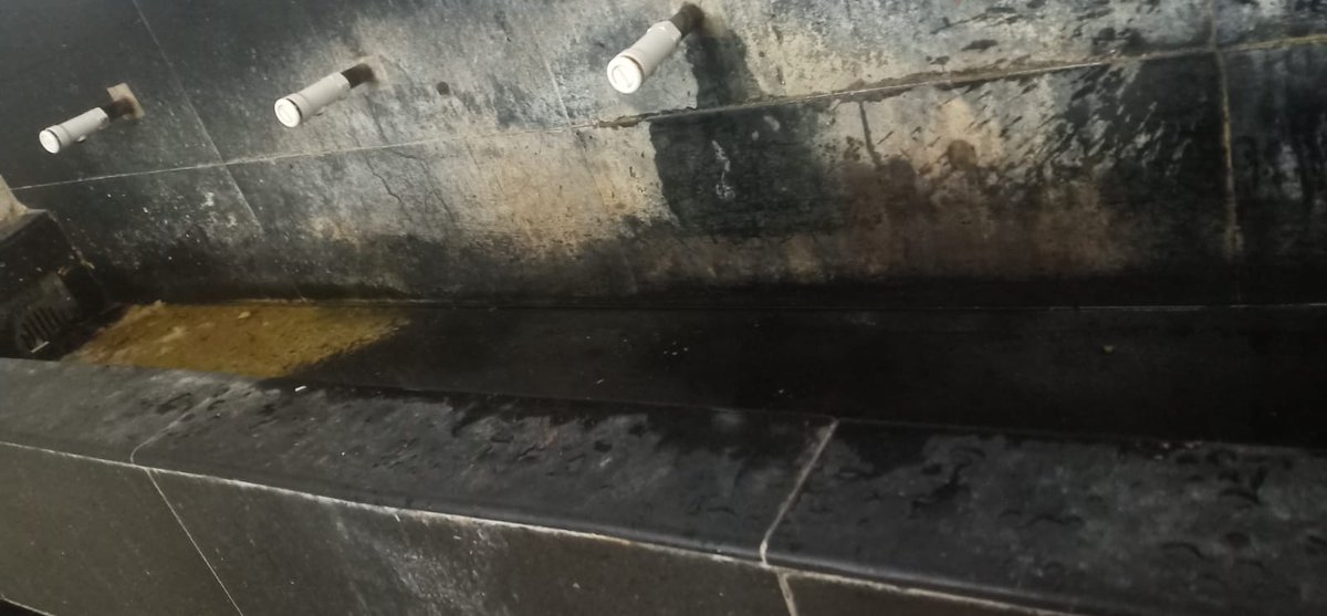 vikashsinha1969's tweet image. Request all concerned to take care of such pathetic condition.  Invested crores in infrastructures but maintenance of these is a challenge. 
Location- IGIMS,  Patna, Bihar
@PMOIndia @JPNadda @mangalpandeybjp @BeingHelperTeam

#igims #toilets #patna #health #hygiene