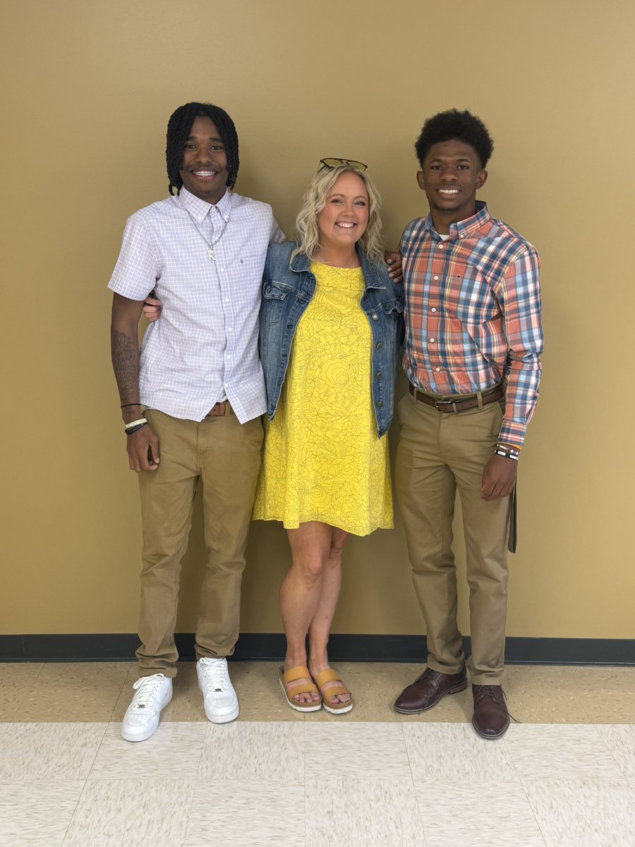 Sara Perry tweet media