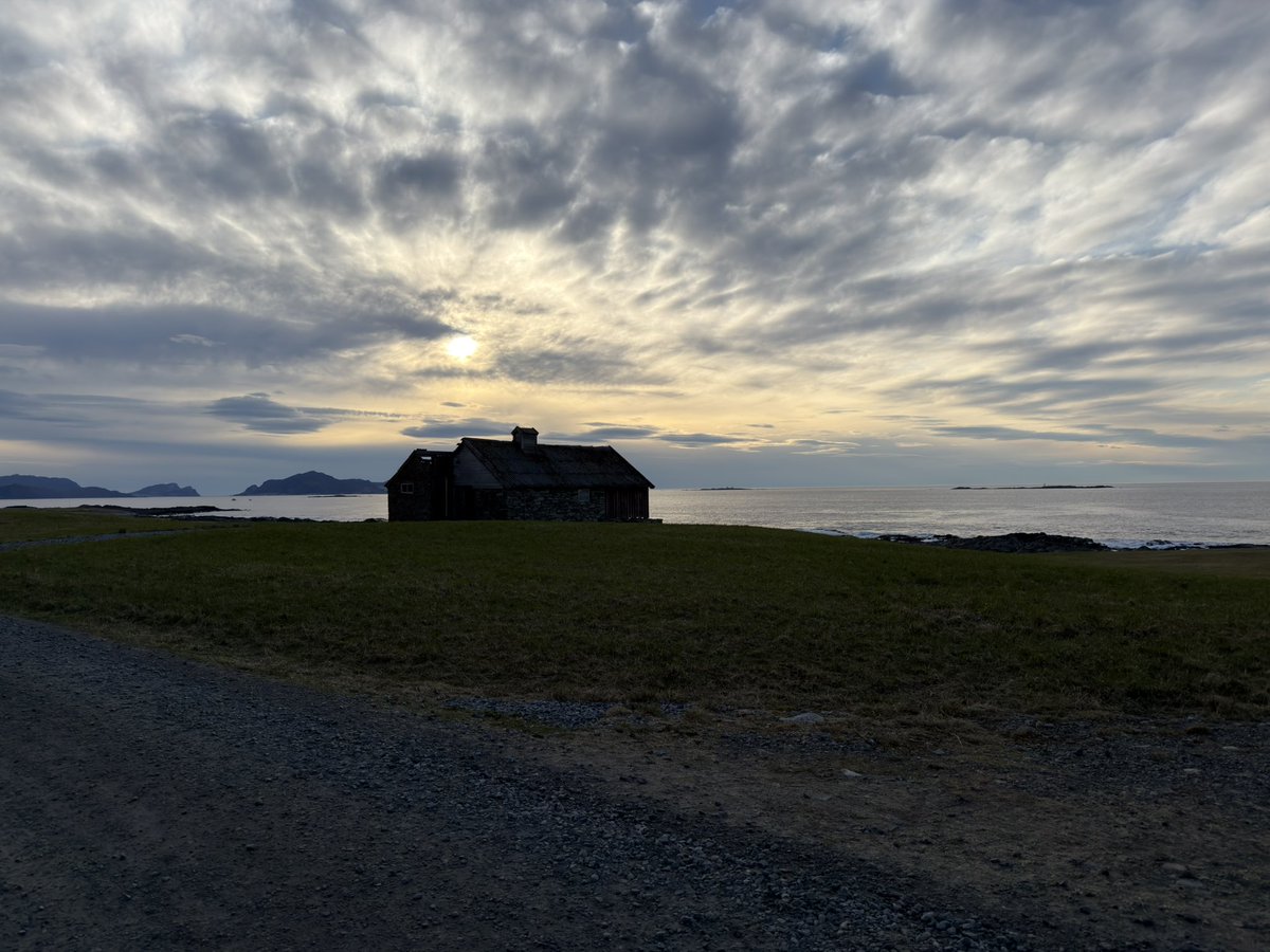 AmundHole's tweet photo. Evening walk at Flø, Norway, beautiful 🙏
#norway #flø #nature #seaview https://t.co/hRBhitNbhP