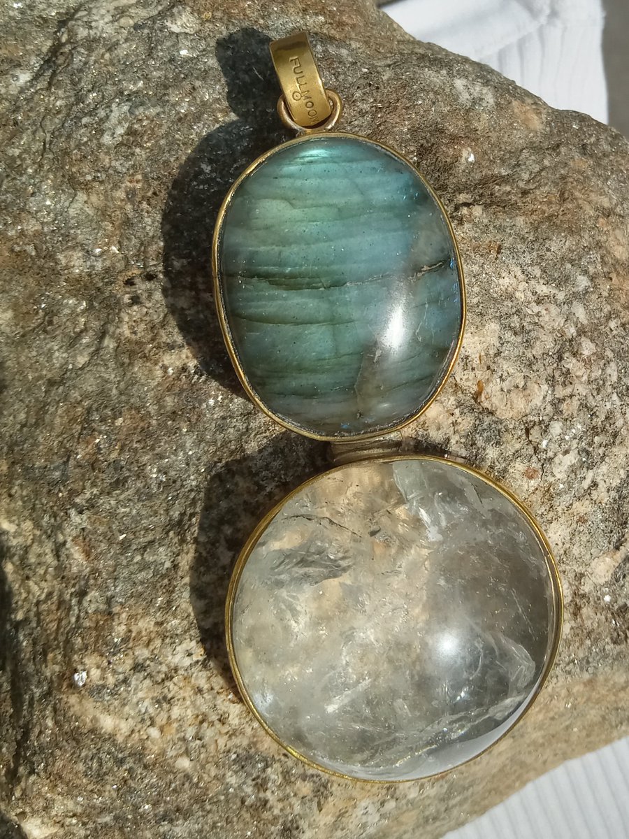 SpiritRockGems's tweet image. #Boho SO #OnTrend for 2026!  Statement pendants that are #Gemstones from #MotherEarth &amp;amp; #Unique statement pieces. $63 / $135 / $89 
Rehoming my collection 💙
These &amp;amp; more: #Poshmark: @ joeyfab
#CrystalHealing #Jewelry #Manifesting #Consciousness #925Silver #Meditation #Abundance