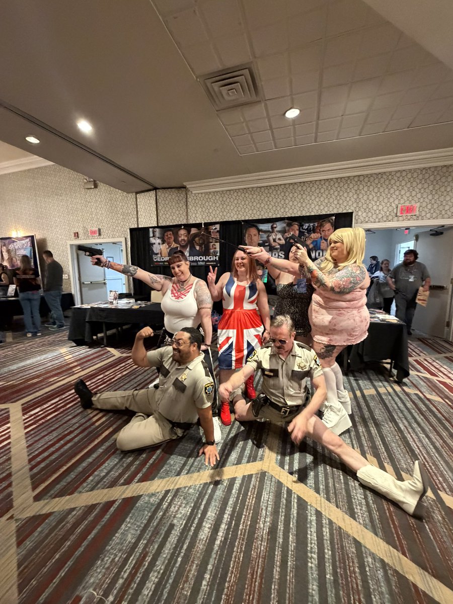 AstronomiconMI's tweet photo. What I want, what I really really want…”
…is whatever is happening here. 🚔
This weekend is your chance to hang with Cedric Yarbrough & Thomas Lennon!
#astro9 #astronomicon https://t.co/8dMC49Y1Re