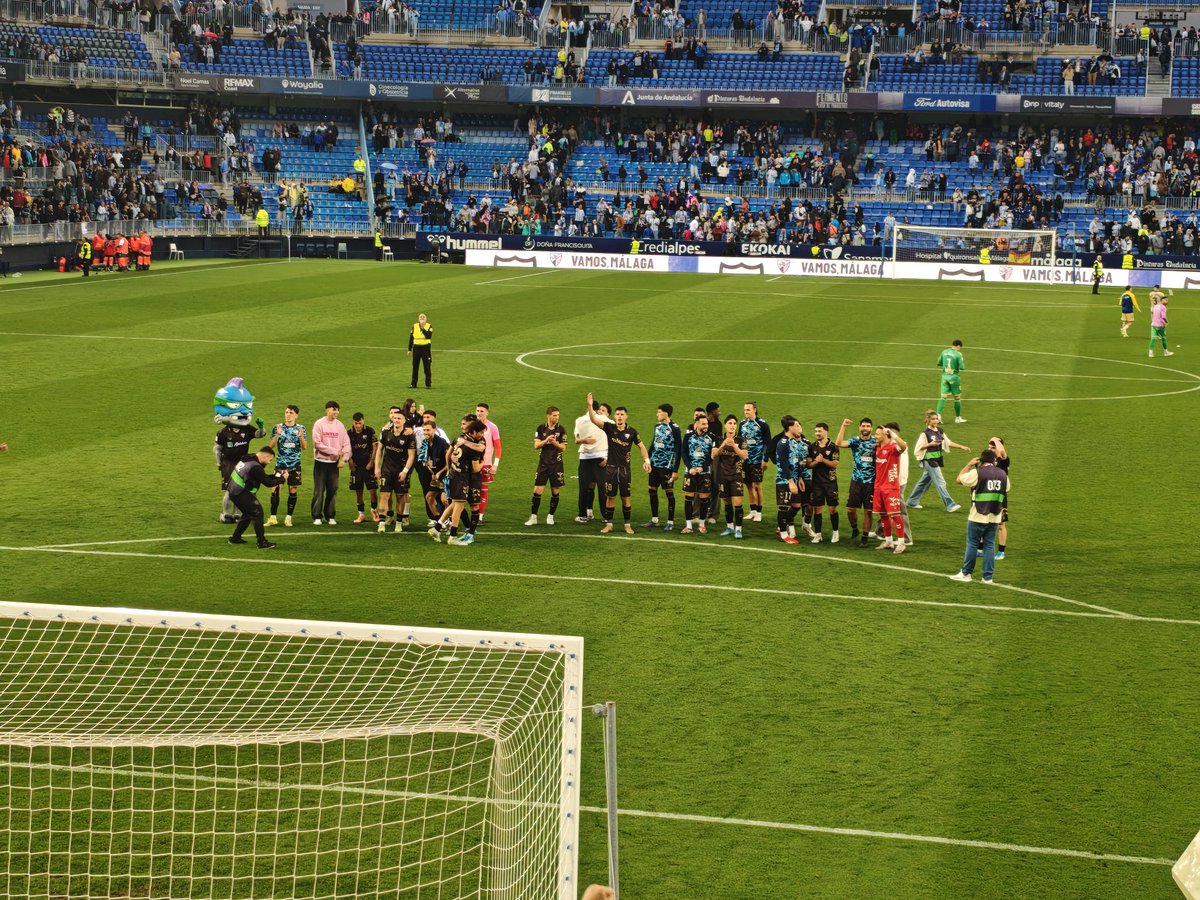 Eɭ Aꜱᴇꜱᴏʀ👤✍️ tweet media