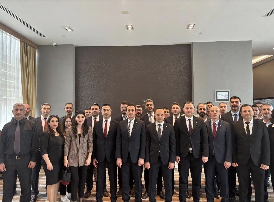 Bugün Kariyer Büro Sendikası olarak Kocaeli'nde Marmara Bölgesi 3 Nolu Şubemizin Genel Kurulunu gerçekleştirdik. Toplamda 8. Şubemizin de Genel Kurul sürecini tamamlamış olduk. Genel kurulumuza katılan tüm delegelerimize teşekkür eder, Şube Yönetim Kurulumuza görevlerinde