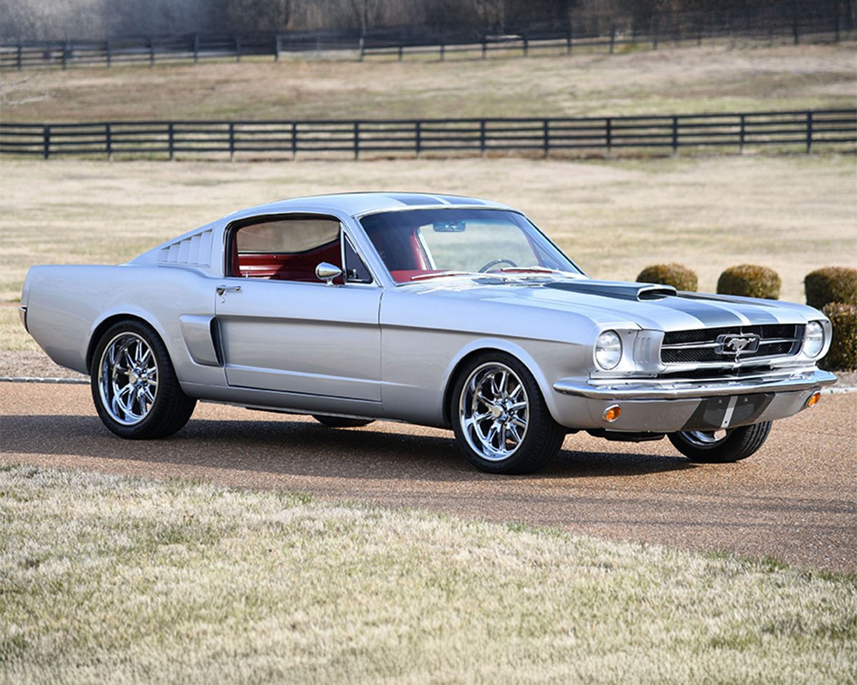 Barrett_Jackson's tweet image. Where it all started, just reimagined. This #custom 1965 @FordMustang #fastback was completed in 2021 and is powered by a @FordRacing 5.0-liter V-8 engine. See it cross the block with No Reserve at the 2026 #PalmBeach Auction.

Learn more: bit.ly/PB26TW-1965For…
