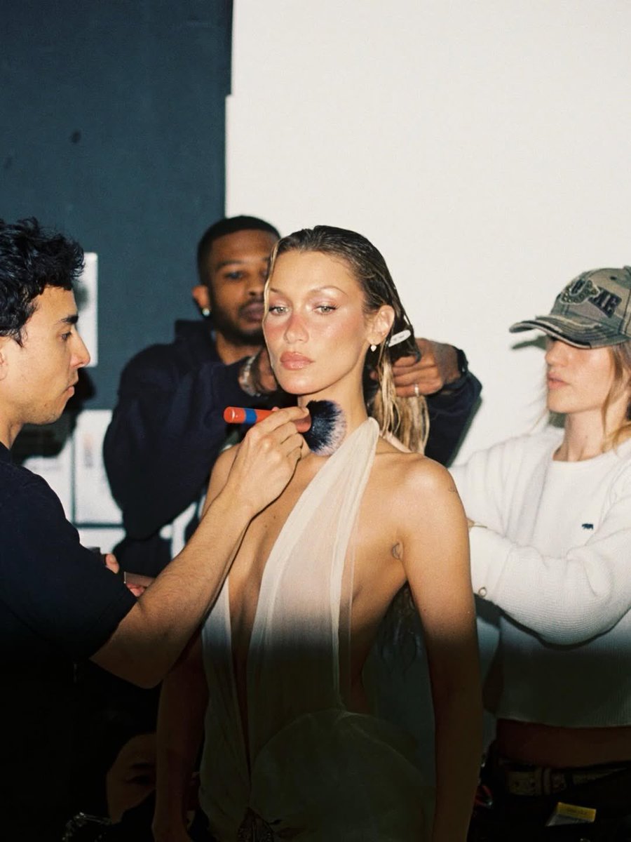 Bella Hadid Brasil tweet media