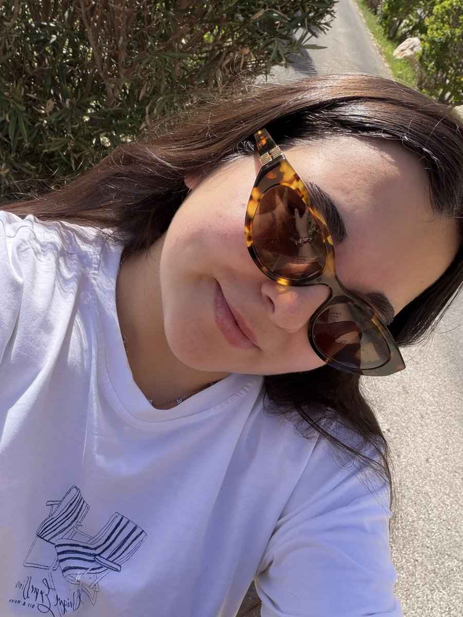 ReineMallau1505's tweet photo. Le soleil me rend heureuse https://t.co/v01dV7ifkP
