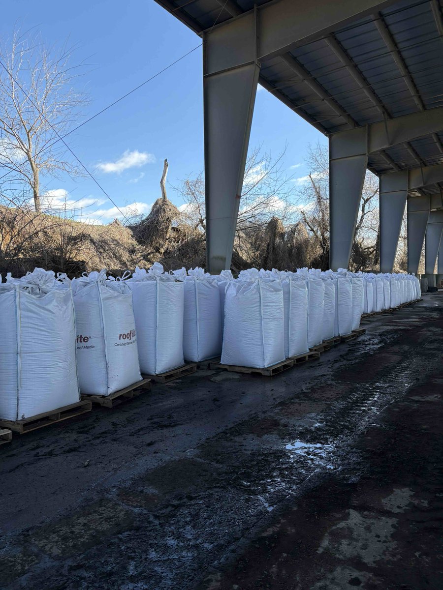 rooflite's tweet image. We love a busy day at one of our green roof soil blenders! Green roof season is almost here. #rooflitesoil #greenroofs #greenroofsoil #greenroofmedia