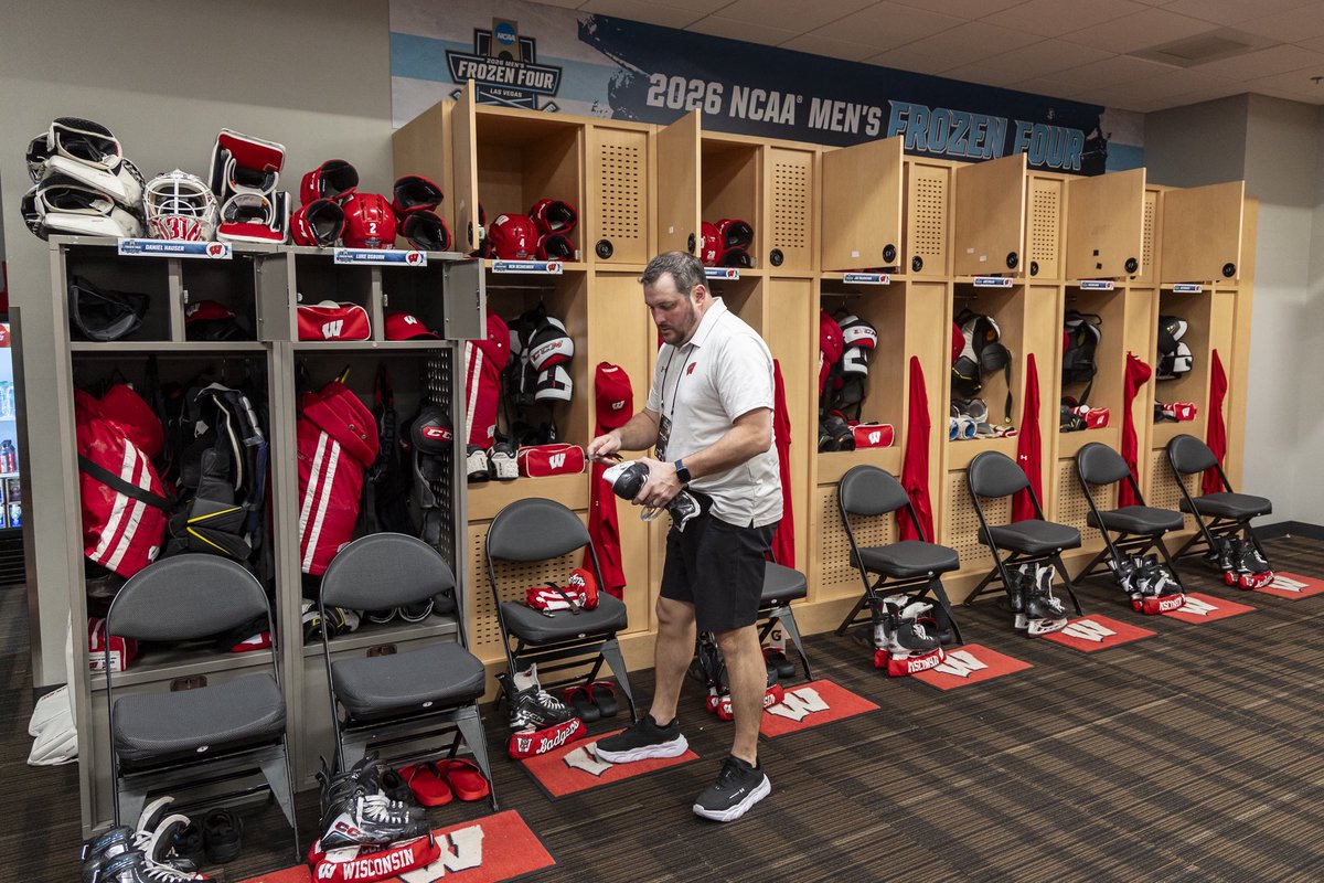 BadgerMHockey's tweet photo. Finishing touches 🧨 https://t.co/Ee8ZTSqaoq