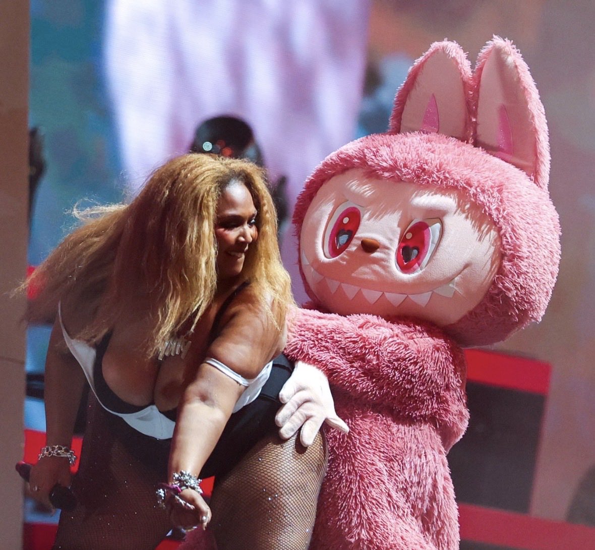 Oli London tweet media